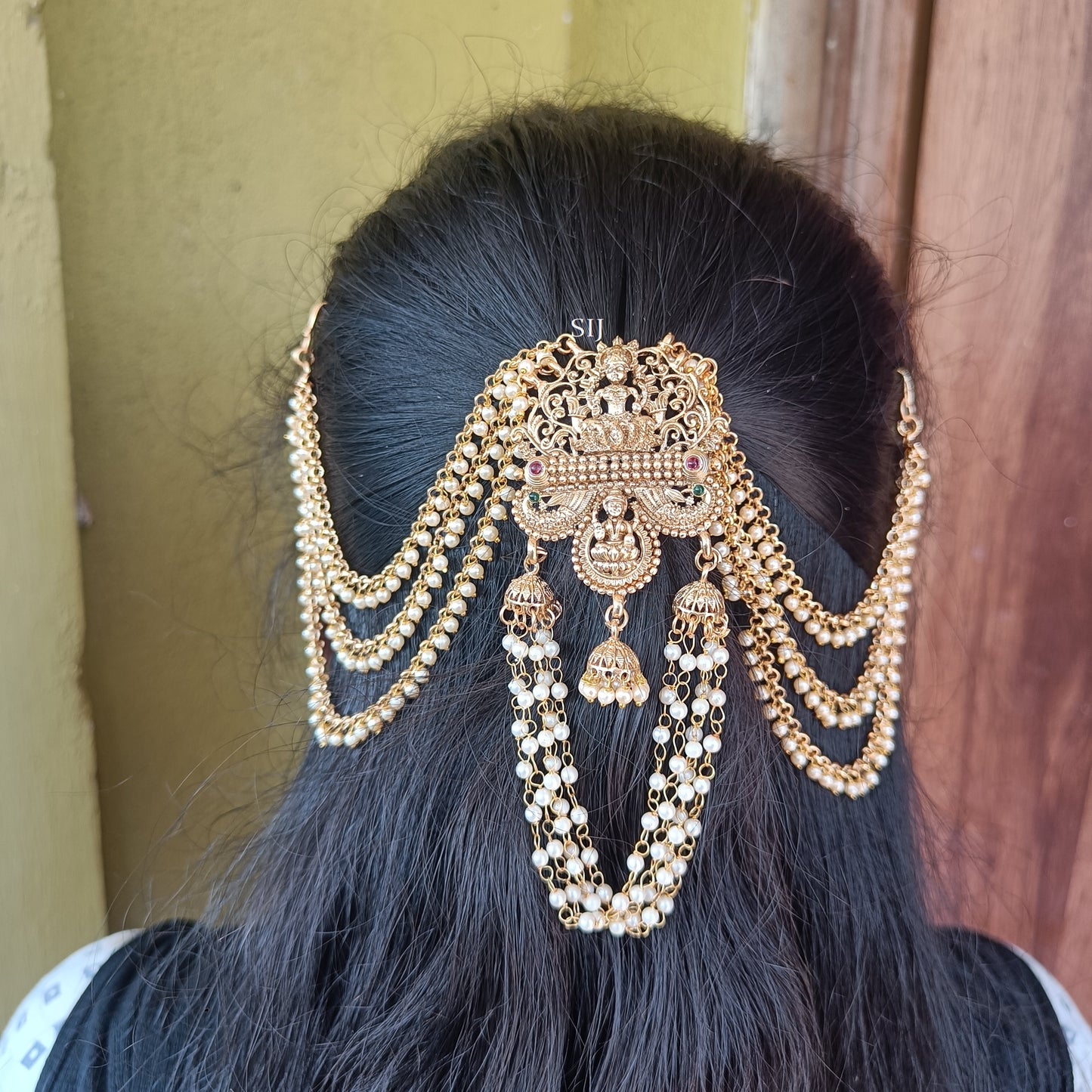 Elevate Your Look with Timeless Indian Jewellery set