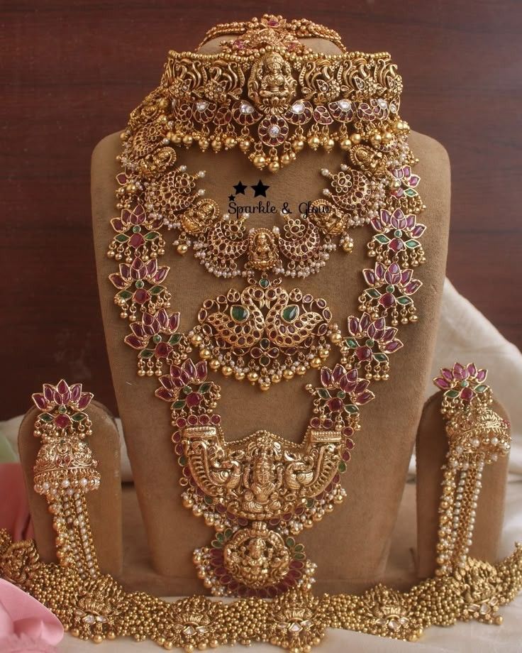 Exquisite Full Combo Jadau Kundan Lakshmi Pendant Necklace Set