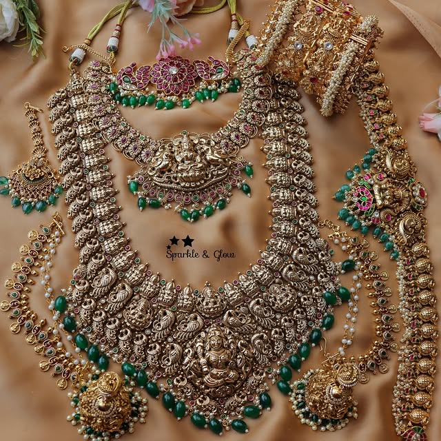 Gold Alike polish Nagas Semi Bridal Set