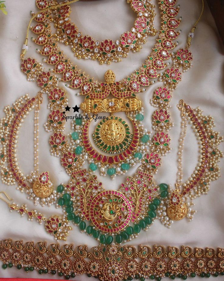 Exquisite Full Combo Jadau Kundan Lakshmi Pendant Necklace Set