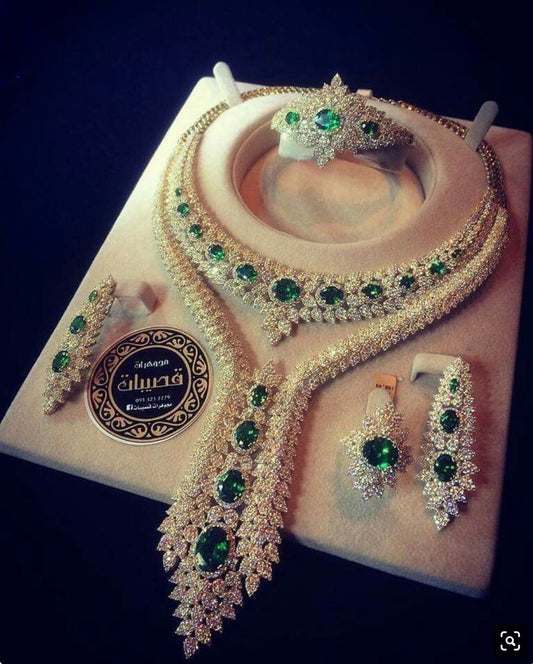 merican Diamond Green White stone Necklace set